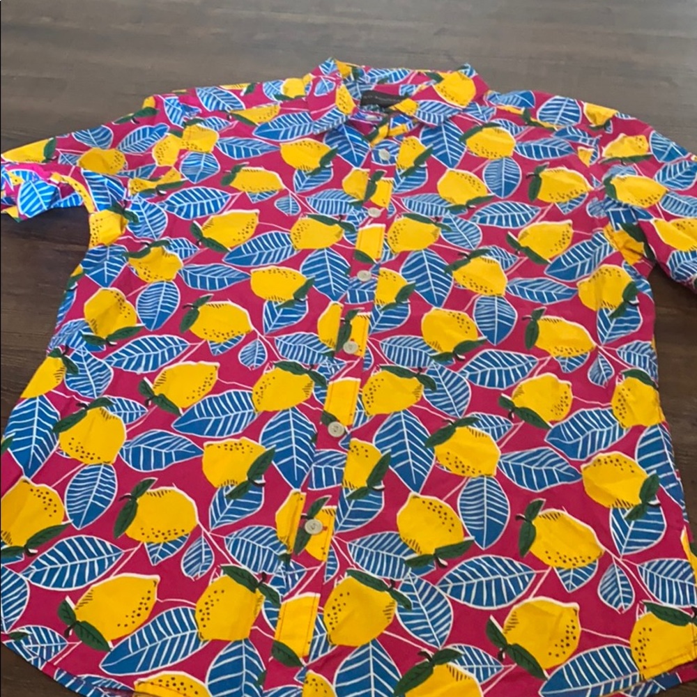 Button down shirt sleeved shirt